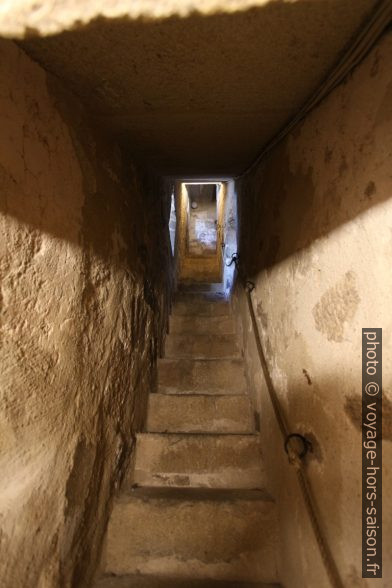 Escalier vers la tribune. Photo © André M. Winter