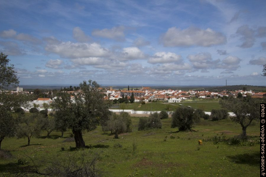 Serpa vu du sud. Photo © André M. Winter