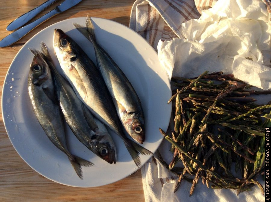 Poisson et asperge sauvage. Photo © Alex Medwedeff