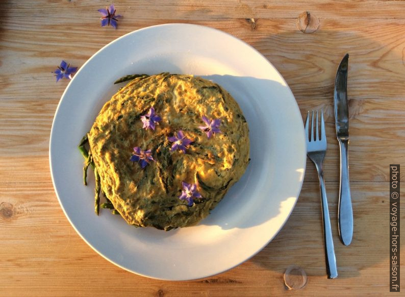 Omelette aux asperges sauvages. Photo © Alex Medwedeff