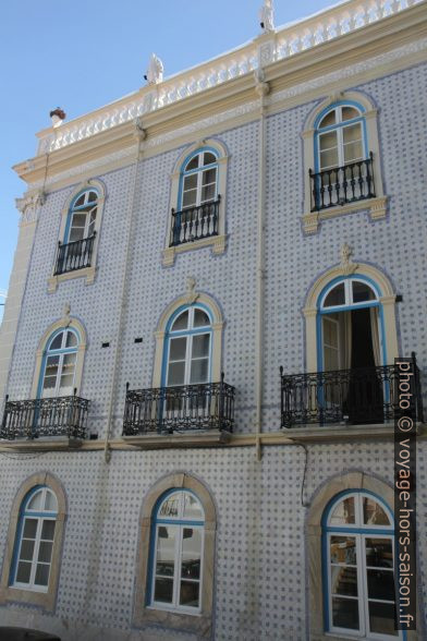 Façade de l'Hotel de Moura. Photo © Alex Medwedeff