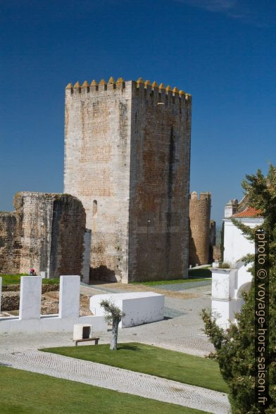 Donjon du Castelo de Moura. Photo © Alex Medwedeff