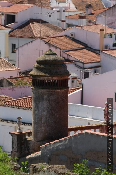 Cheminée de style mauresque à Moura. Photo © André M. Winter