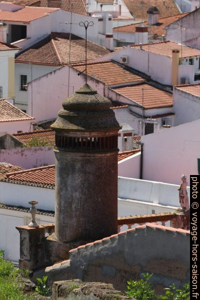 Cheminée de style mauresque à Moura. Photo © André M. Winter