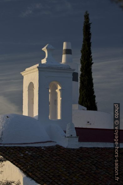 Clocher de São Gens le soir. Photo © André M. Winter