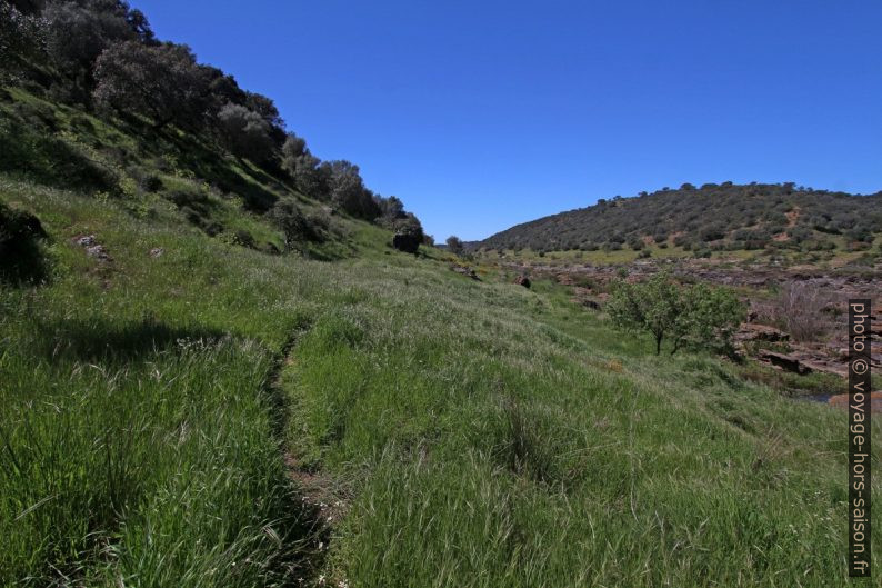 Chemin sur la rive droite du Guadiana. Photo © André M. Winter