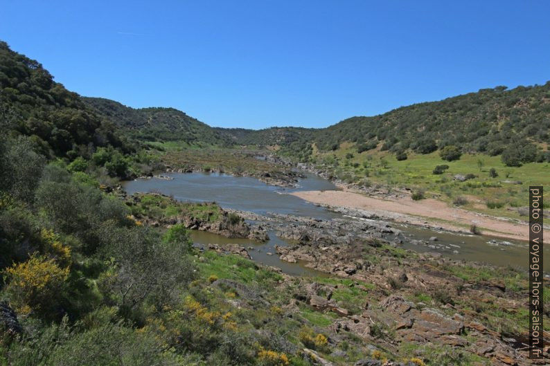 Banc de sable sur la rive gauche du Guadiana. Photo © André M. Winter