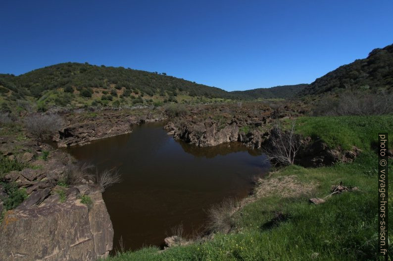 Bassin d'eau en bordure du Guadiana. Photo © André M. Winter