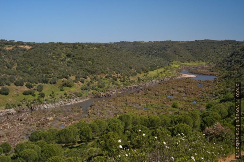 Vallée du Guadiana dans la large zone rocheuse. Photo © Alex Medwedeff