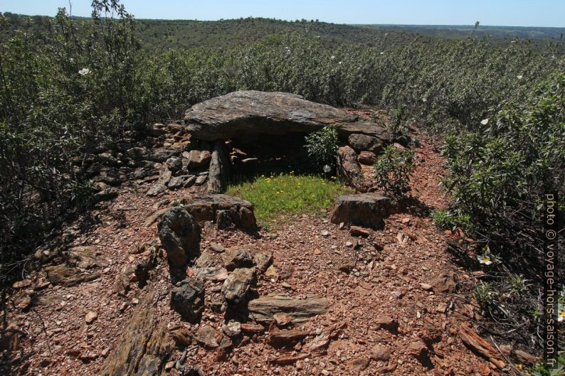 Dolmen Anta das Pais. Photo © André M. Winter