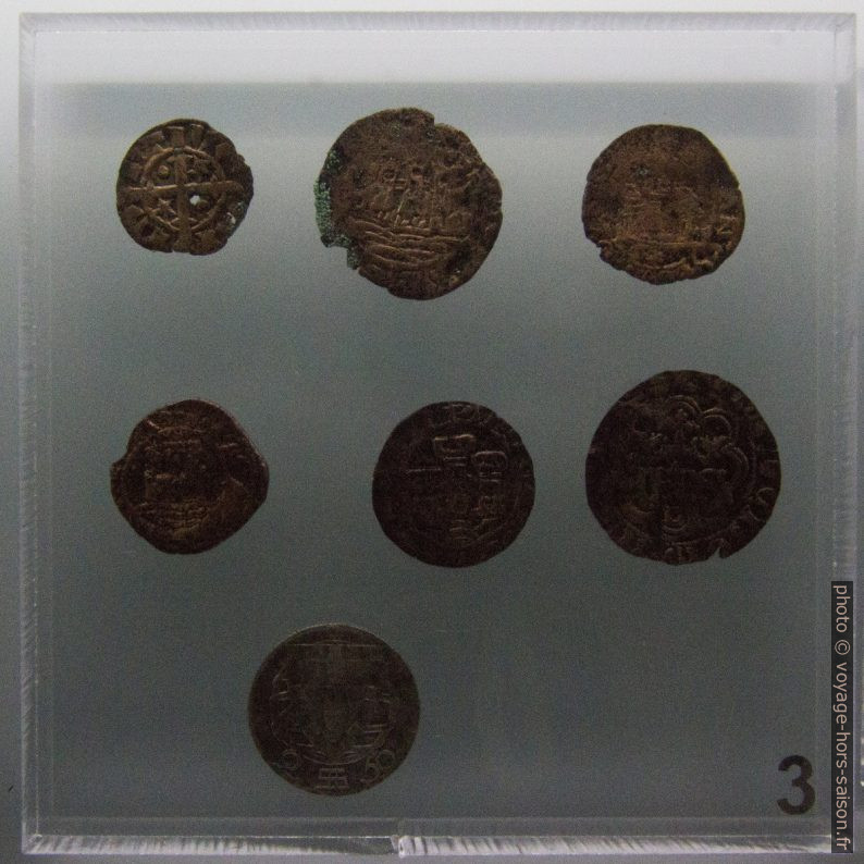Pièces de monnaie du Moyen-Âge. Photo © André M. Winter