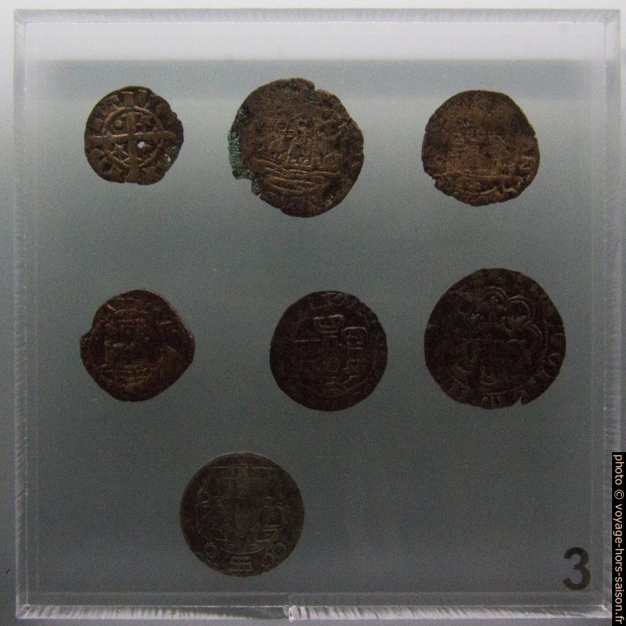 Pièces de monnaie du Moyen-Âge. Photo © André M. Winter