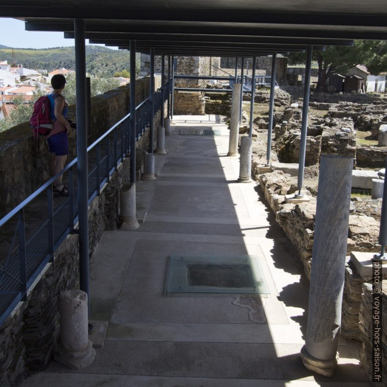 Couloir du Complexe Baptismal de l'Alcáçova de Mértola. Photo © André M. Winter