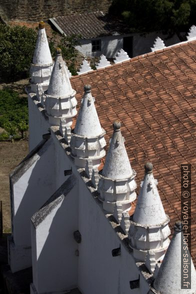 Tourelles en bordure du toit de l'Igreja Matriz. Photo © André M. Winter