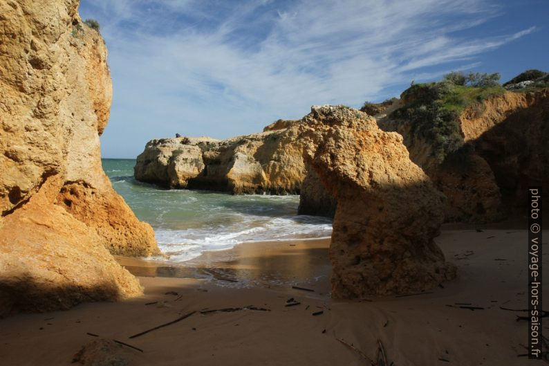 Praia da Vigia le soir. Photo © Alex Medwedeff