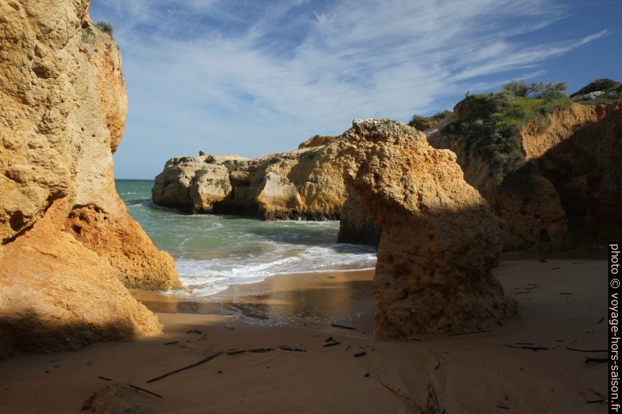 Praia da Vigia le soir. Photo © Alex Medwedeff