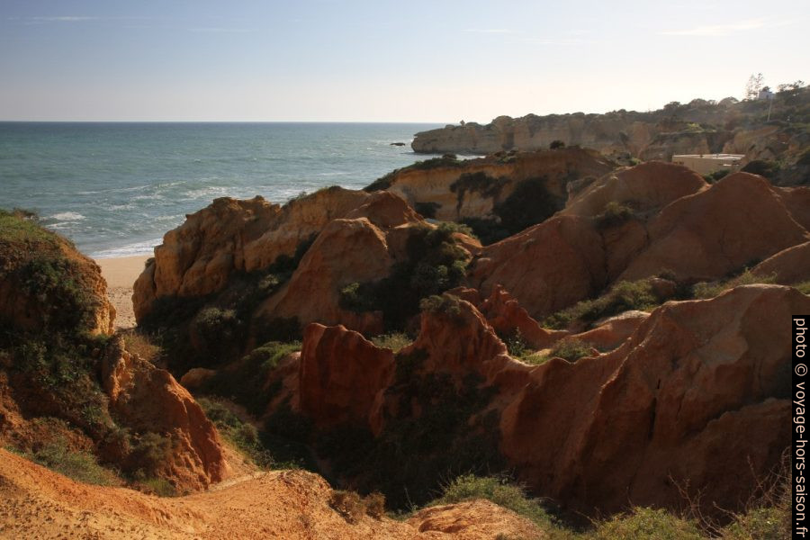 Zone d'érosion à l'arrière de la Praia de São Rafael. Photo © Alex Medwedeff