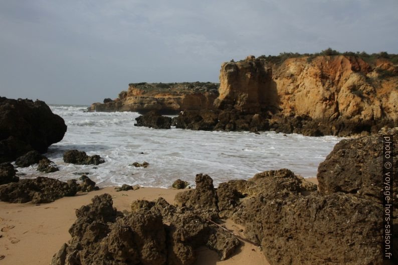 Côte de l'Algarve au printemps. Photo © Alex Medwedeff