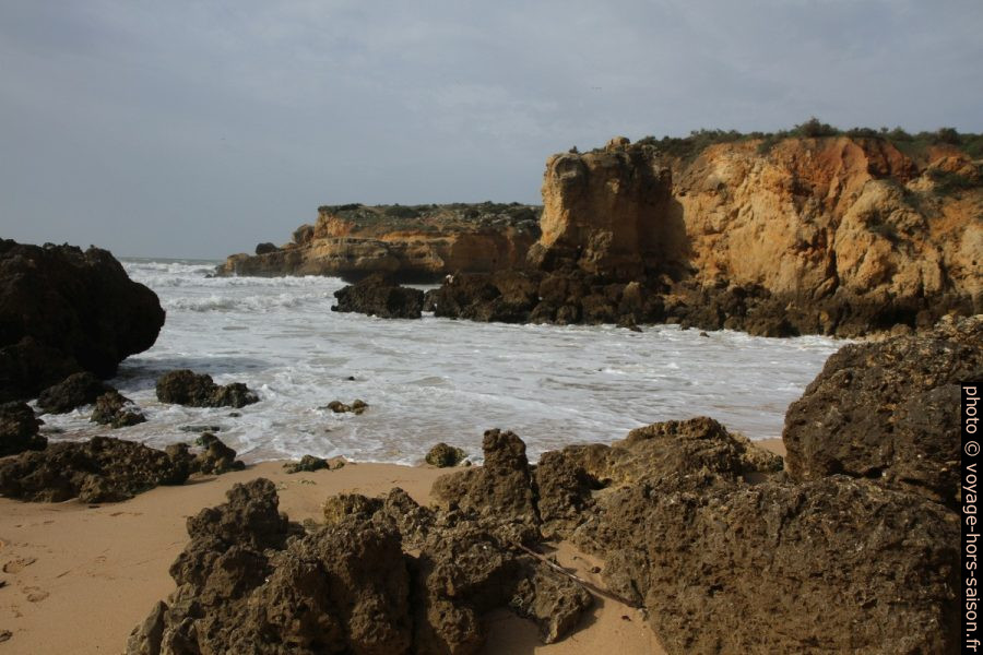 Côte de l'Algarve au printemps. Photo © Alex Medwedeff