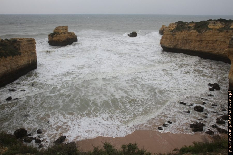 Praia da Ponta Pequena en hiver. Photo © Alex Medwedeff