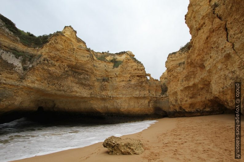 Cirque de la Praia Secreta. Photo © Alex Medwedeff