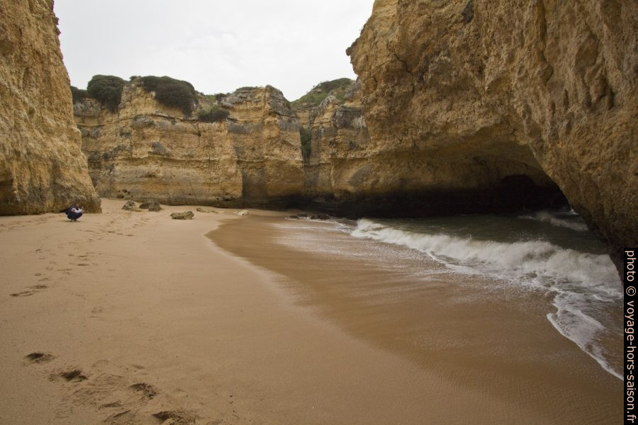 Cirque de la Praia Secreta et l'ouverture naturelle sur la mer. Photo © André M. Winter