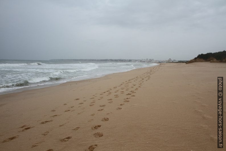 Praia Grande de Pêra avec vue vers l'ouest. Photo © Alex Medwedeff