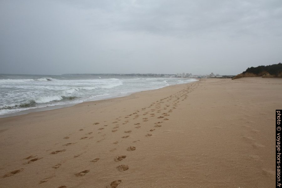Praia Grande de Pêra avec vue vers l'ouest. Photo © Alex Medwedeff