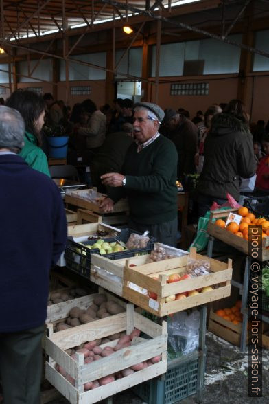 Vendeur au Mercado de Levante. Photo © Alex Medwedeff