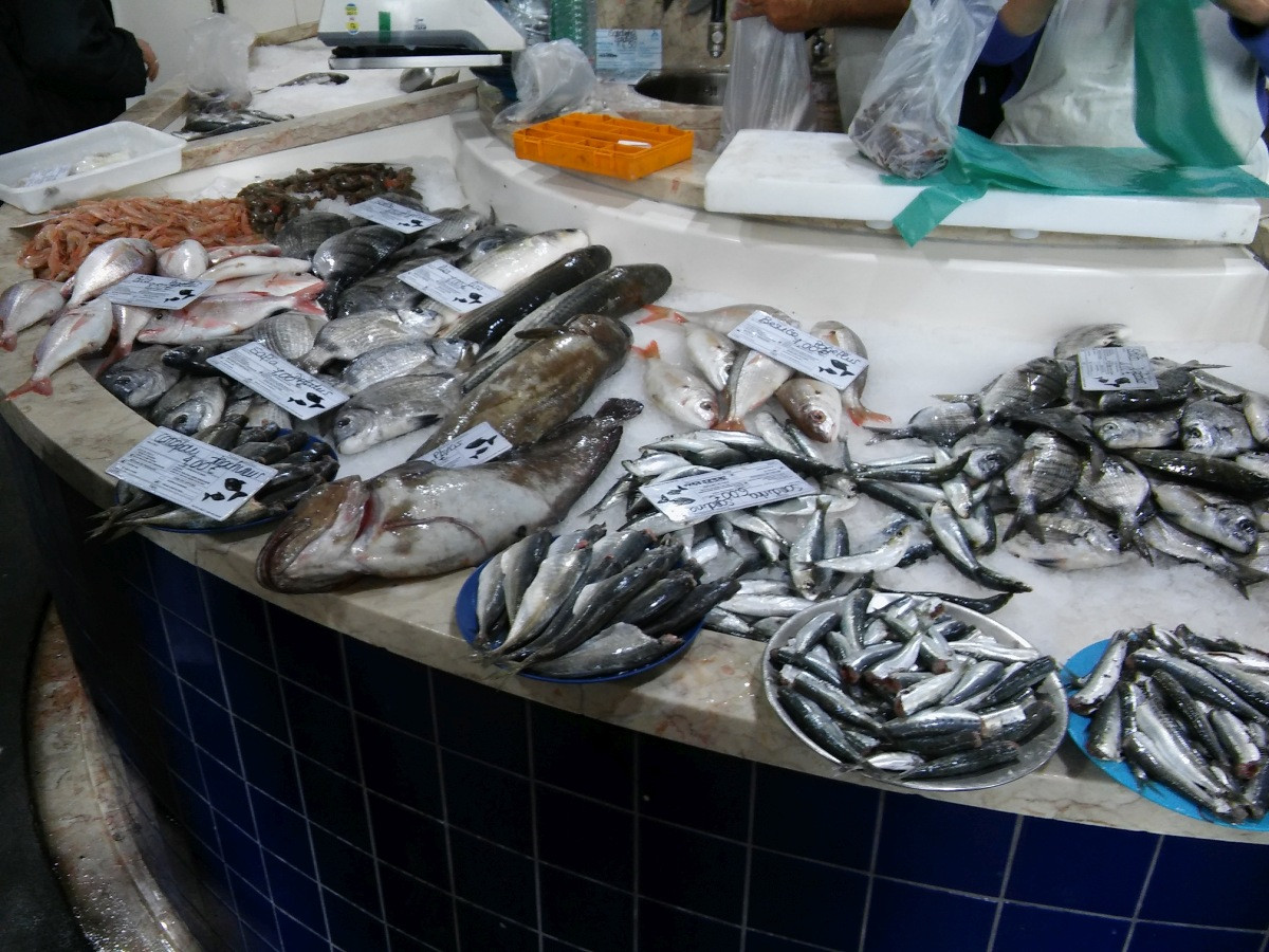Étal du marché aux poissons de Lagos. Photo © André M. Winter
