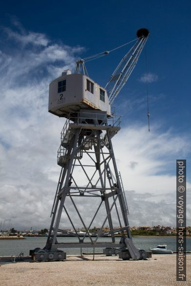 Grue de déchargement de bateaux de pêche. Photo © Alex Medwedeff