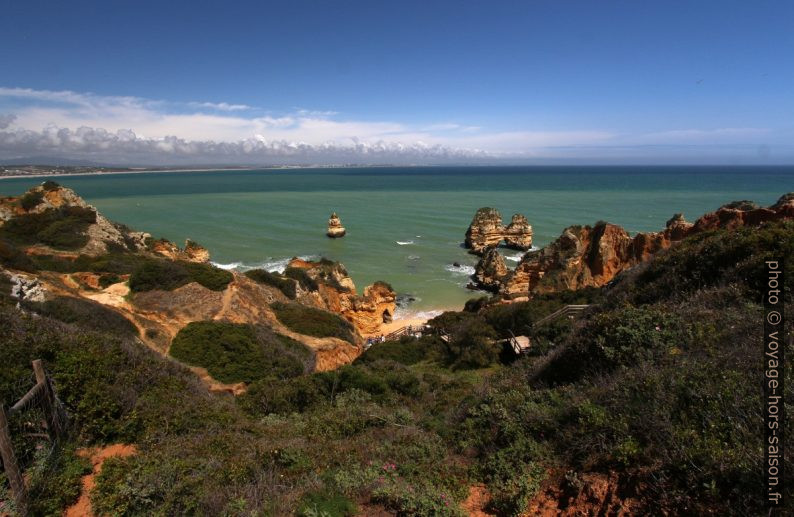 Côte à l'est de la Ponta da Piedade. Photo © André M. Winter