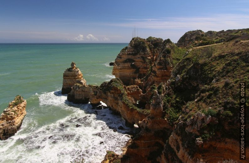 Côte à l'est de la Ponta da Piedade. Photo © André M. Winter