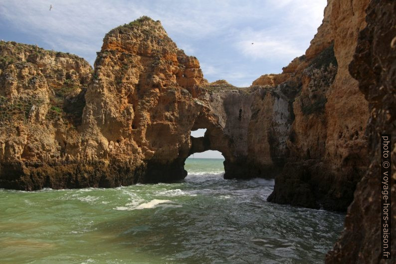 Double arche naturelle à la Ponta da Piedade. Photo © André M. Winter