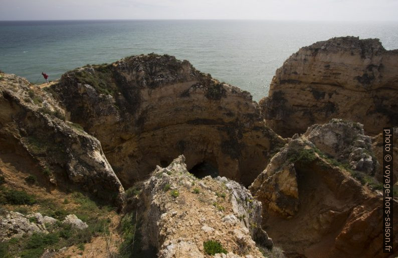 Dernières falaises au sud de la Ponta da Piedade. Photo © André M. Winter