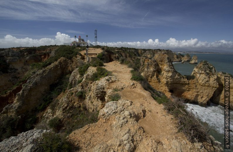 Vue retour vers le Farol da Ponta da Piedade. Photo © André M. Winter