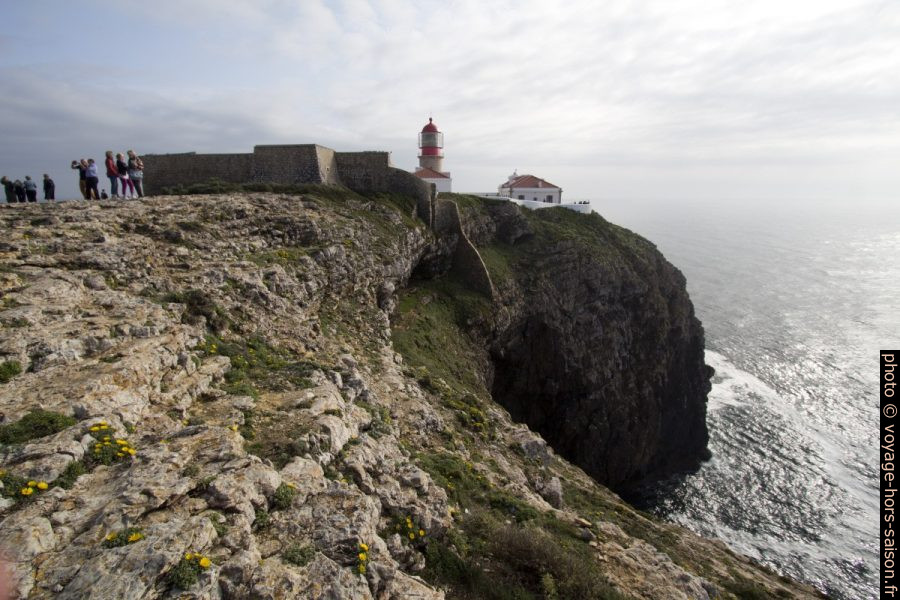 Phare du Cap Saint Vicent et la falaise du côté ouest. Photo © André M. Winter