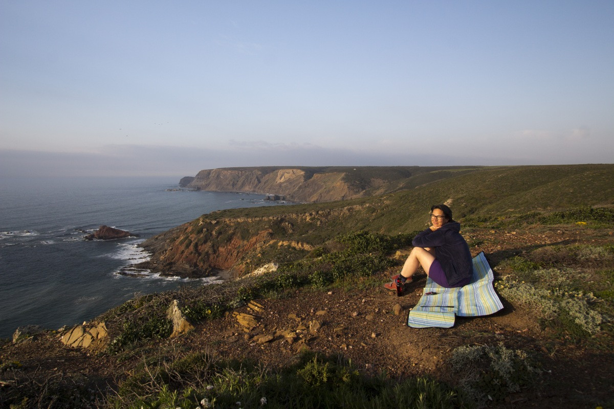 Alex au bord de l'Océan Atlantique. Photo © André M. Winter