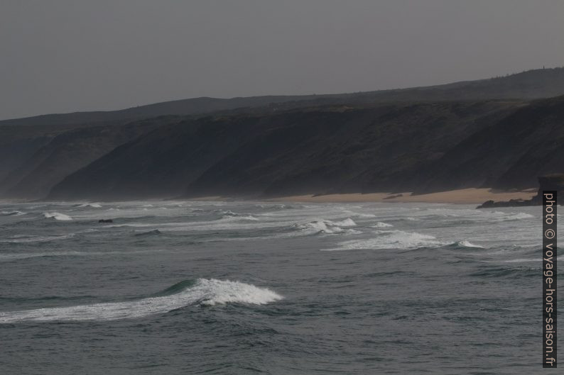 Vagues à Bordeira. Photo © André M. Winter