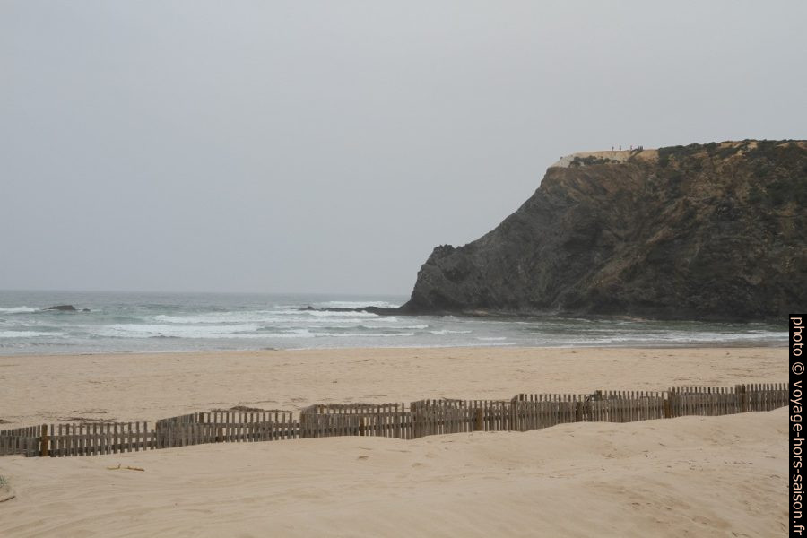 Praia de Odeceixe côté mer et le cap au nord. Photo © Alex Medwedeff