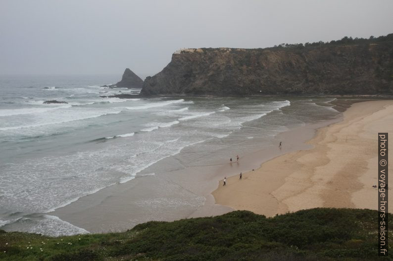 Temps brumeux sur la Plage d'Odeceixe. Photo © Alex Medwedeff