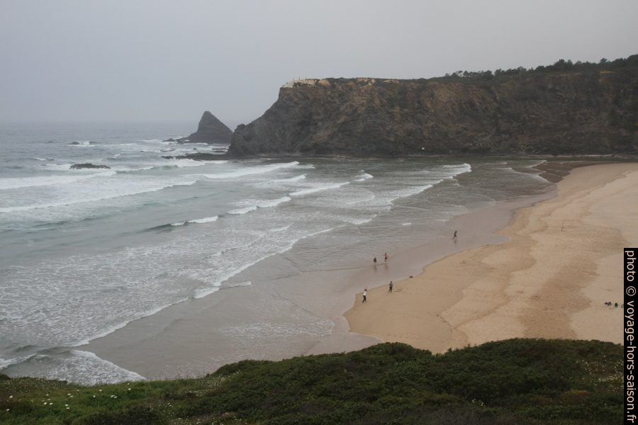 Temps brumeux sur la Plage d'Odeceixe. Photo © Alex Medwedeff