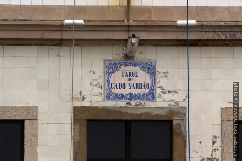 Azulejo portant le nom du Farol do Cabo Sardão. Photo © André M. Winter