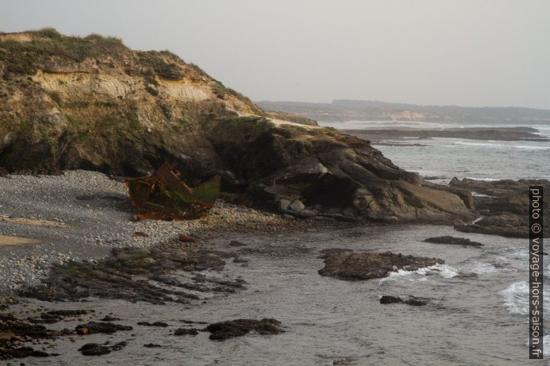 L'épave du Klemens sur la côte portugaise. Photo © Alex Medwedeff