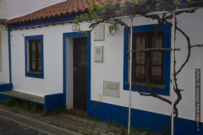 Une petite maison à Vila Nova de Milfontes. Photo © Alex Medwedeff