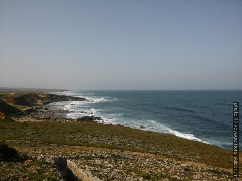 La côte entre au sud de Porto Covo. Photo © André M. Winter