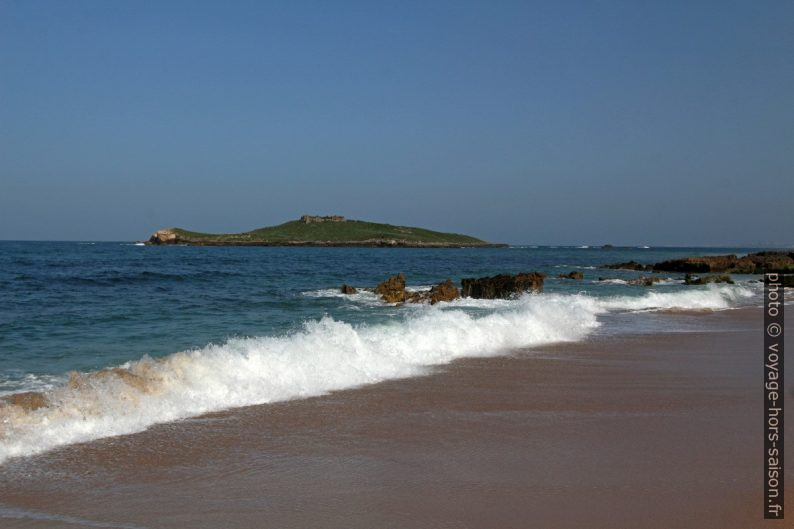 Ilha do Pessegueiro vue de la plage. Photo © André M. Winter