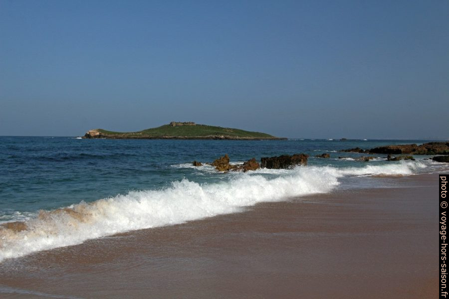 Ilha do Pessegueiro vue de la plage. Photo © André M. Winter