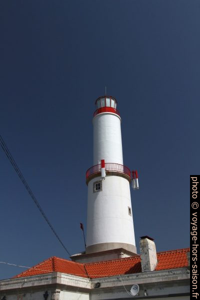 Tour cylindrique de deux étages du Phare du Cap de Sines. Photo © André M. Winter