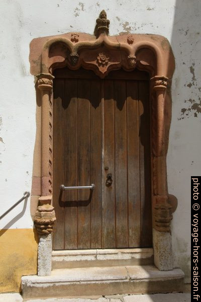 Porte latérale de la Igreja da Misericórdia de Santiago do Cacém. Photo © André M. Winter